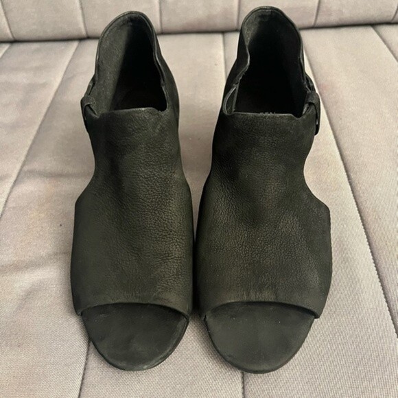 Eileen Fisher Iris Cutout Leather Heel Sandals - Picture 2 of 9